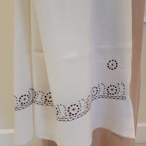 Cream color pure fine wool embroidered with mirror work large shawl. - Picture 8 of 8